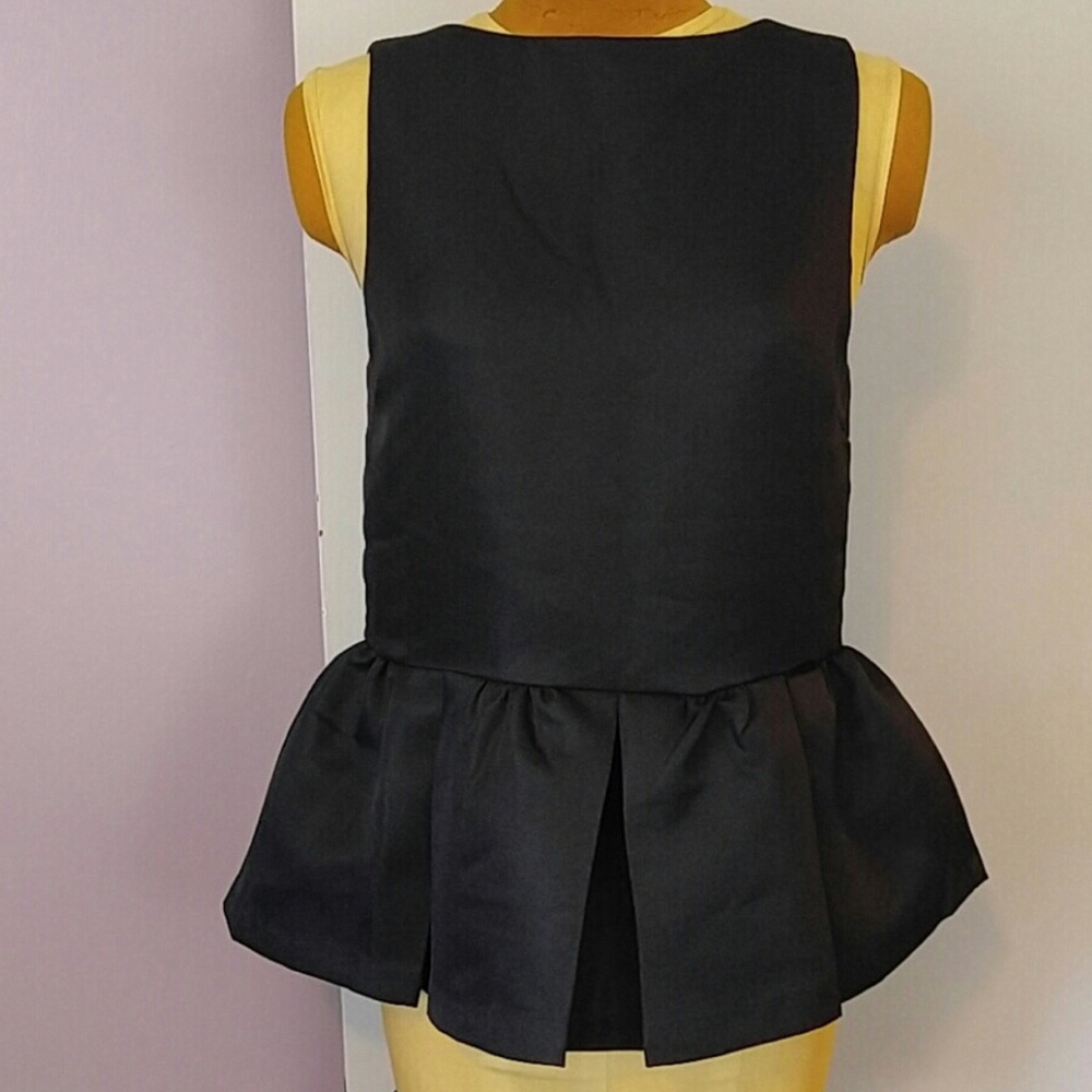 NWT V-neck Peplum top